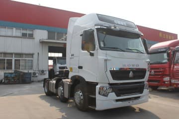 Sinotruck Howo 6X2-LNG- Series Tractor Truck